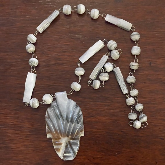 Aztec Mayan carved Mexican calcite alabaster pendant & bead necklace - Picture 4 of 8
